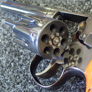 Revolver Smith & Wesson 48-2 (1972)