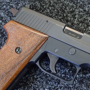 Pistolet SIG P225 (1981)