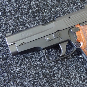 Pistolet SIG P225 (1981)