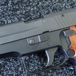 Pistolet SIG P225 (1981)