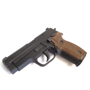 Pistolet Sig-Sauer P228 (1996)