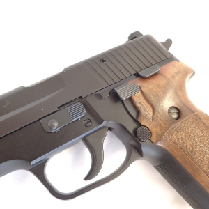 Pistolet Sig-Sauer P228 (1996)