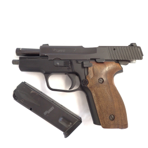 Pistolet Sig-Sauer P228 (1996)